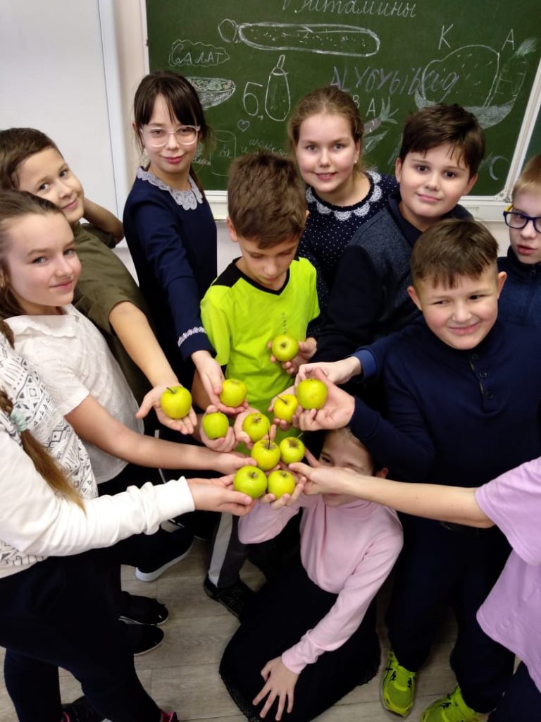 Фото к Российской неделе школьного питания в школе.